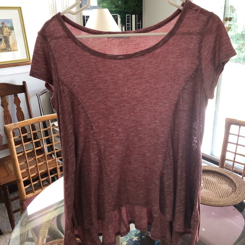 Acemi short sleeved flowy top.